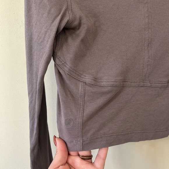 Lululemon Better Best Long Sleeve Lunar Rock Size 6 - Picture 8 of 9